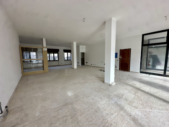 Locale commerciale in affitto – Piano Terra
