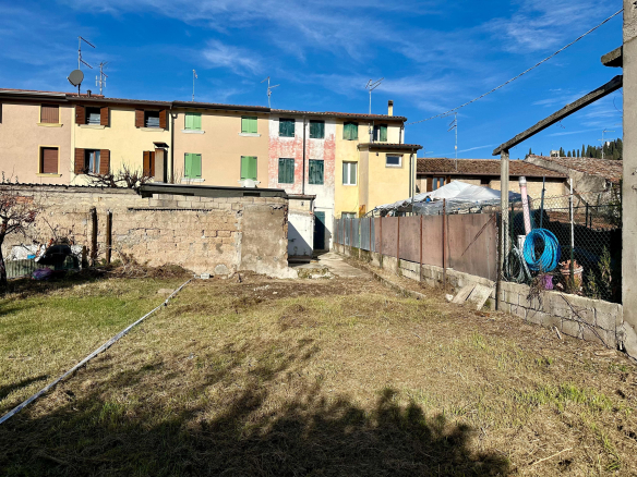 Casa terracielo con ampio giardino privato
